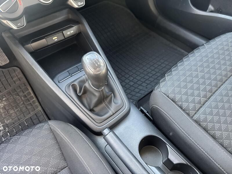 Kia Rio - 16