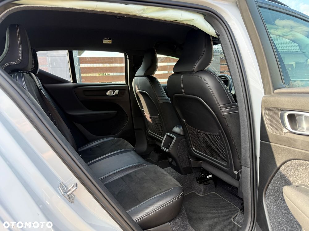 Volvo XC 40 D3 AWD Geartronic R-Design - 36