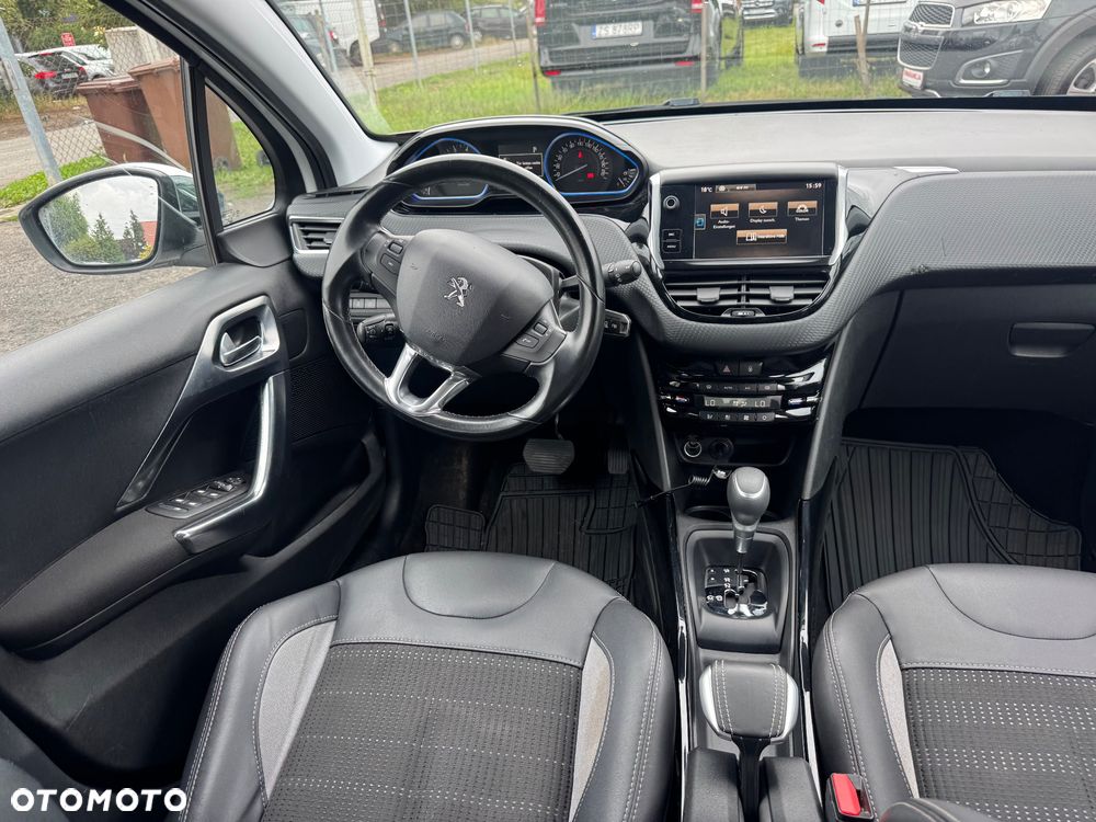 Peugeot 2008 1.2 Pure Tech Allure S&S EAT6 - 11