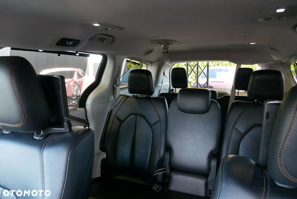 Chrysler Pacifica - 28