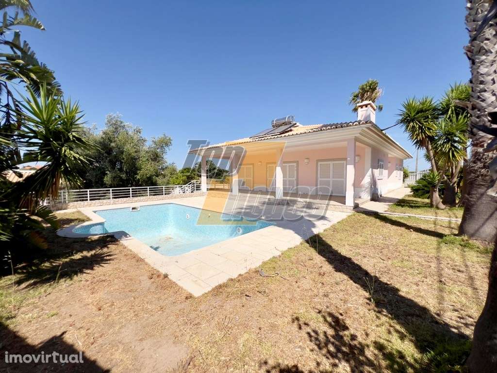 Moradia isolada V3+2 situada em Sesimbra com piscina - Grande imagem: 2/35