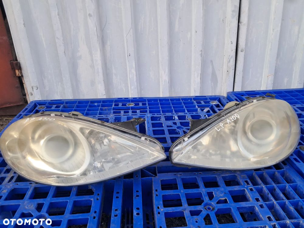 Mercedes-Benz A200 W169 2.0 Benzyna Lampa przód A 169 820 06 61 A 169 820 05 61