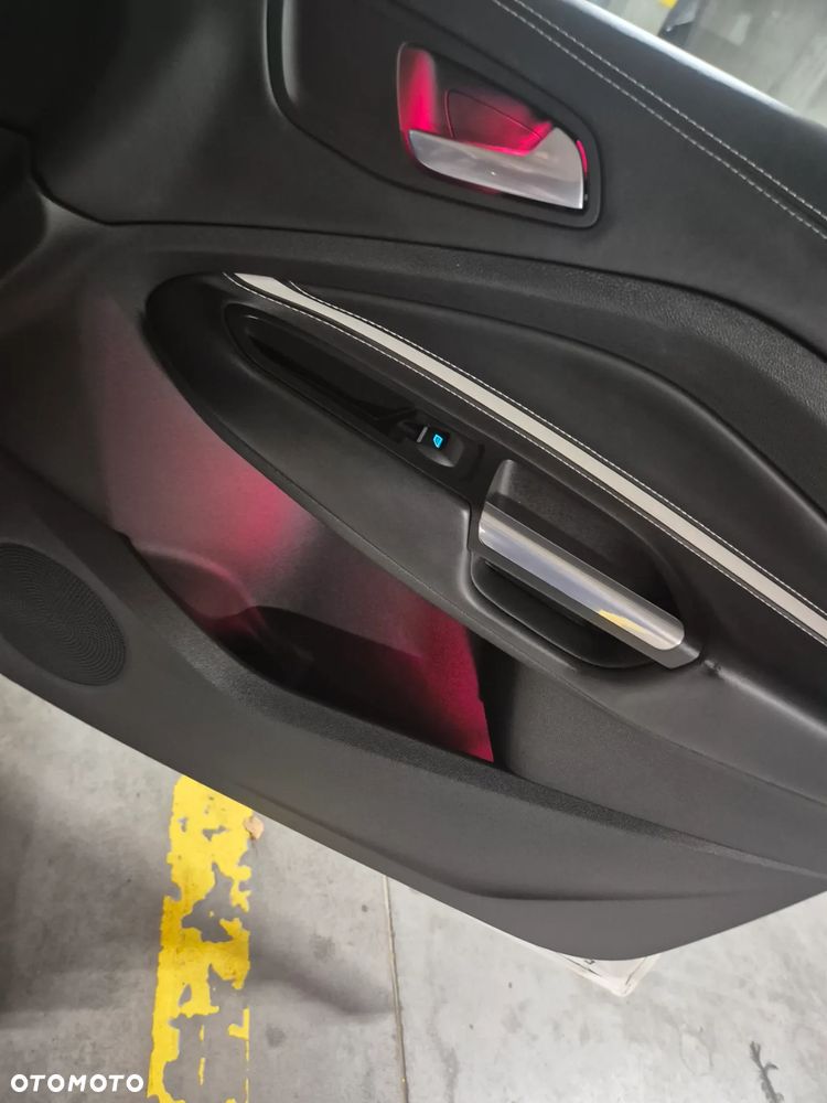 Ford Kuga Vignale 2.0 TDCi FWD - 28