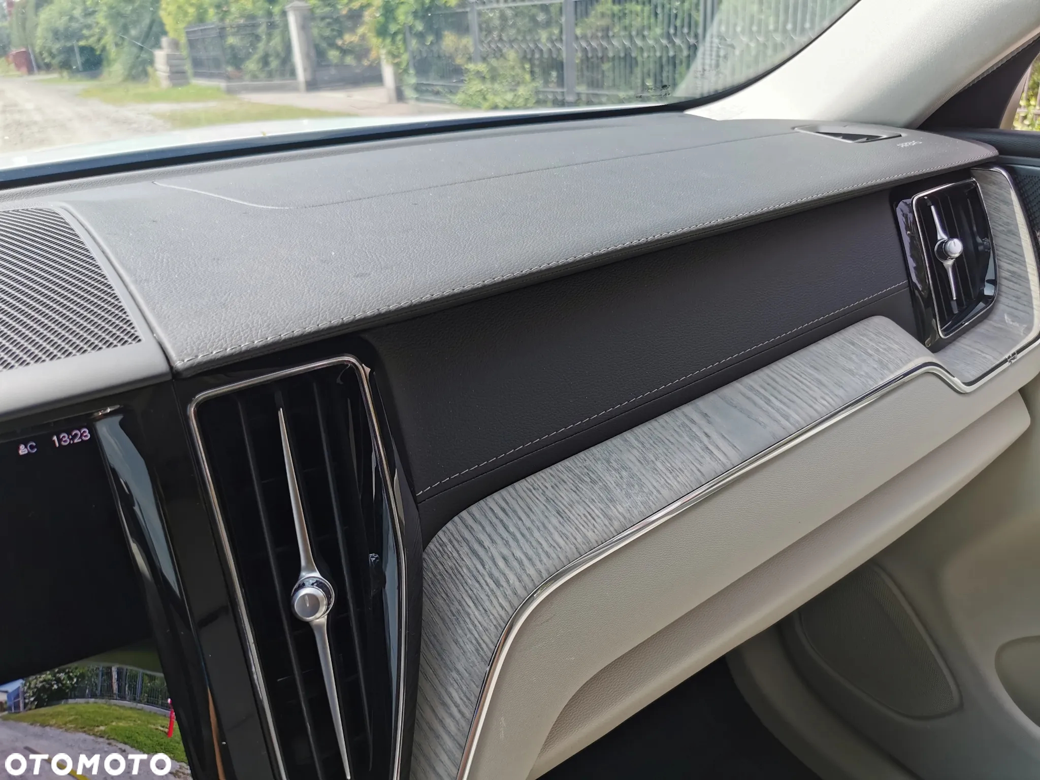 Volvo XC 60 T8 AWD Recharge Ultimate Dark - 27