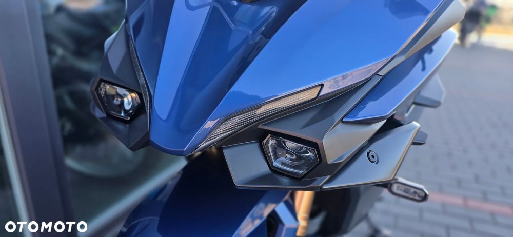 Suzuki GSX - 32