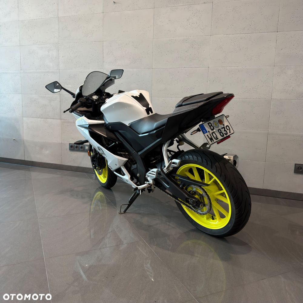 Yamaha YZF - 9