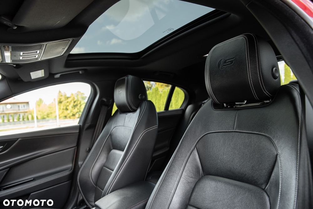 Jaguar XE - 21