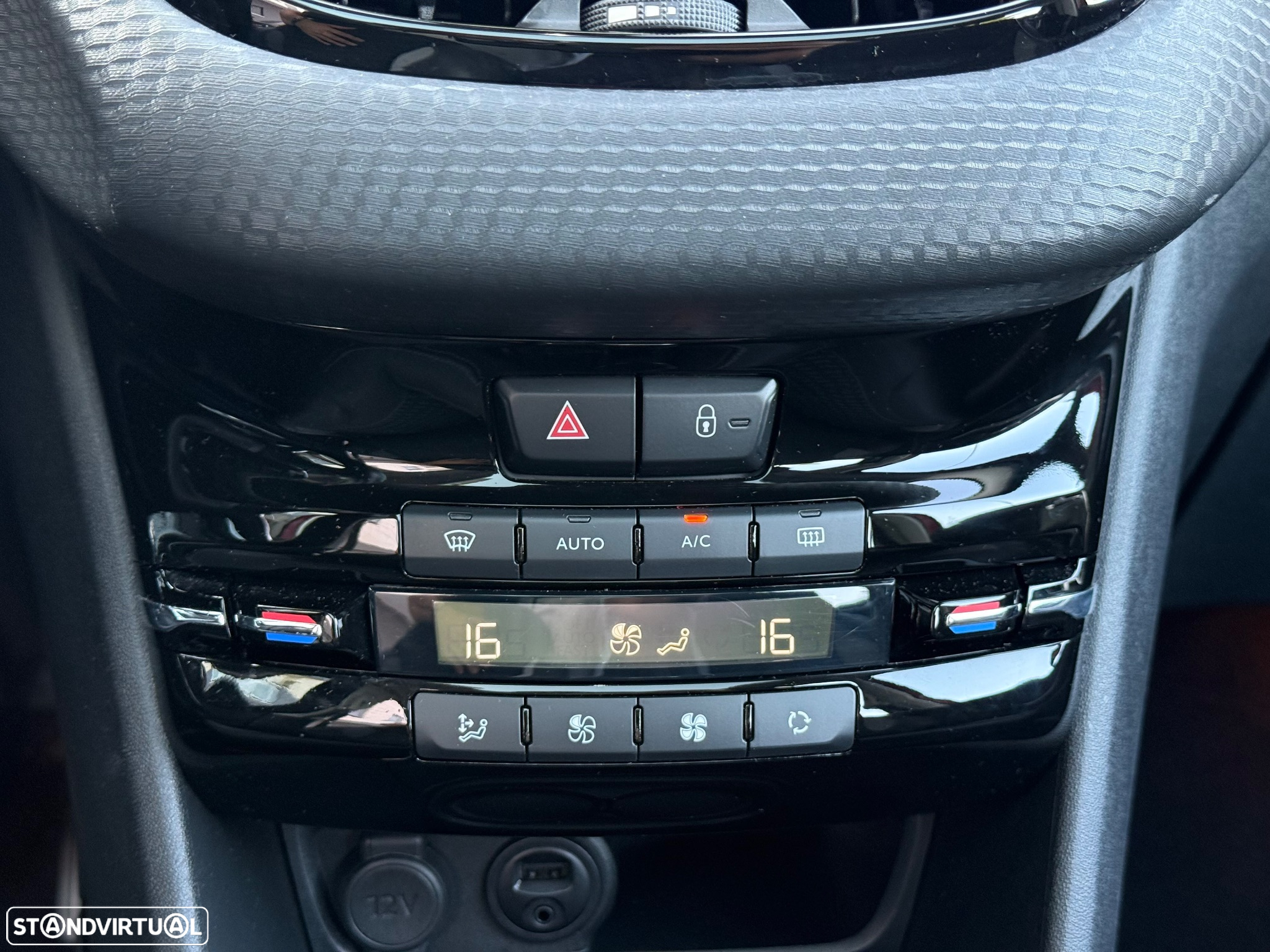 Peugeot 2008 1.6 BlueHDi Allure - 30