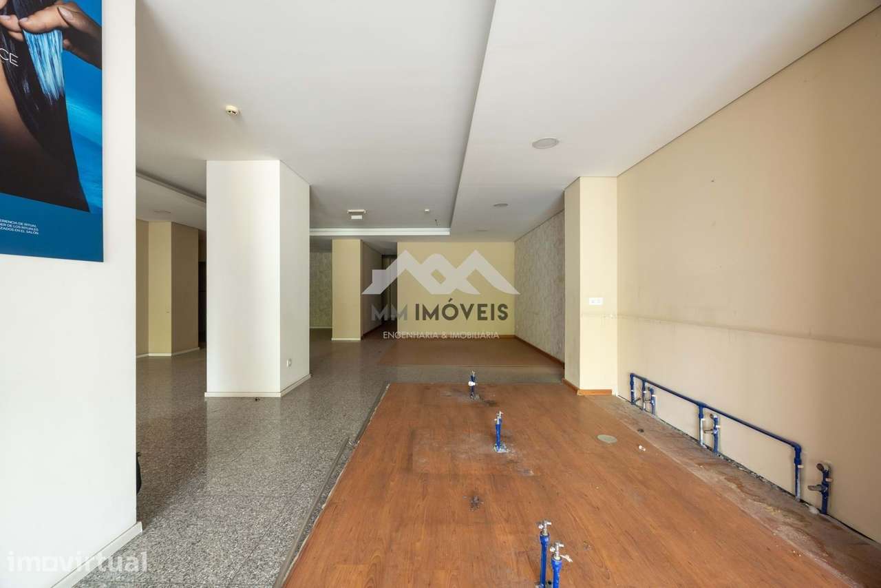 Loja | Arrendamento | Rio Tinto | Garagem | Localização Premium - Grande imagem: 4/21