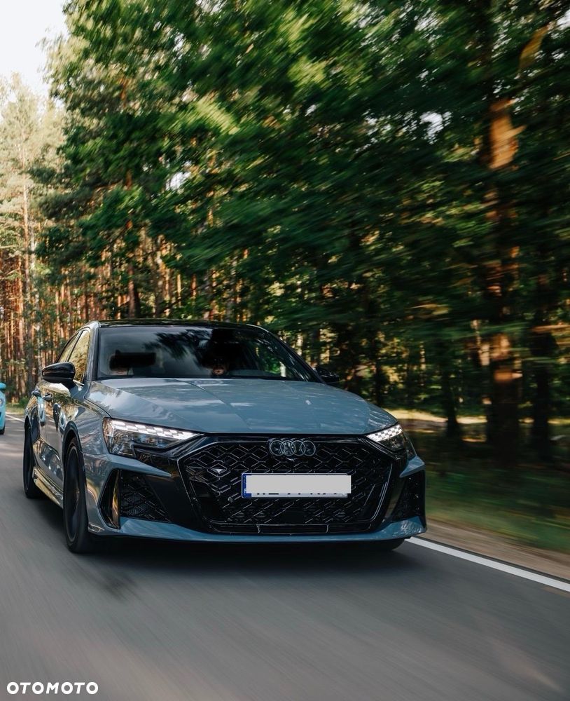 Audi RS3 Limousine - 1