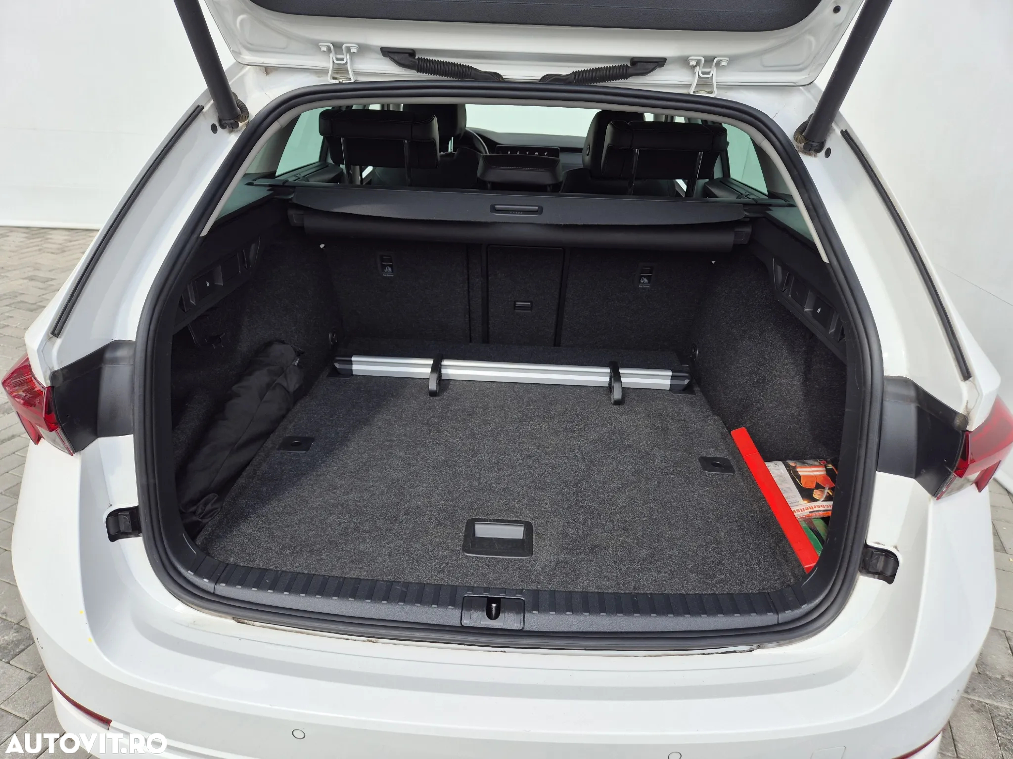 Skoda Octavia Combi 2.0 TDI DSG Style - 33