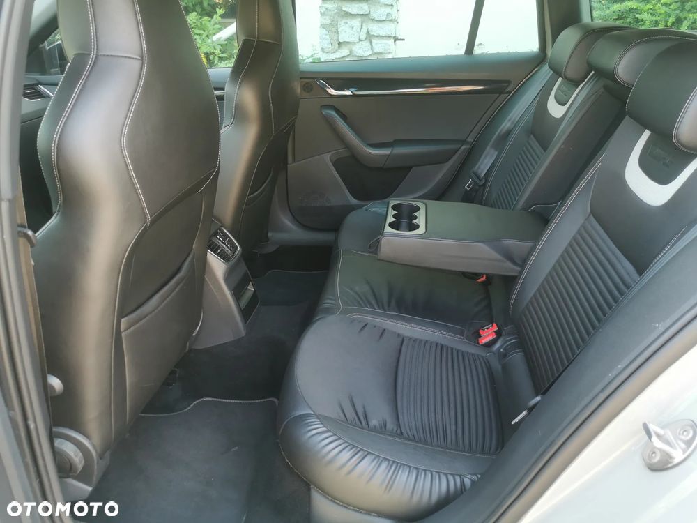Skoda Octavia 2.0 TDI DSG RS - 10