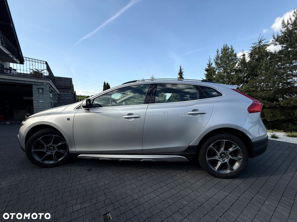 Volvo V40 Cross Country T3 Drive-E Ocean Race - 5