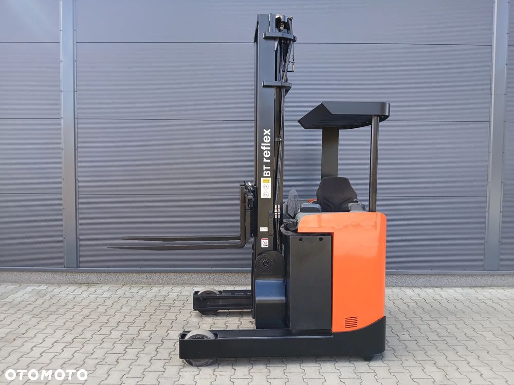 Toyota RRE140B - 9