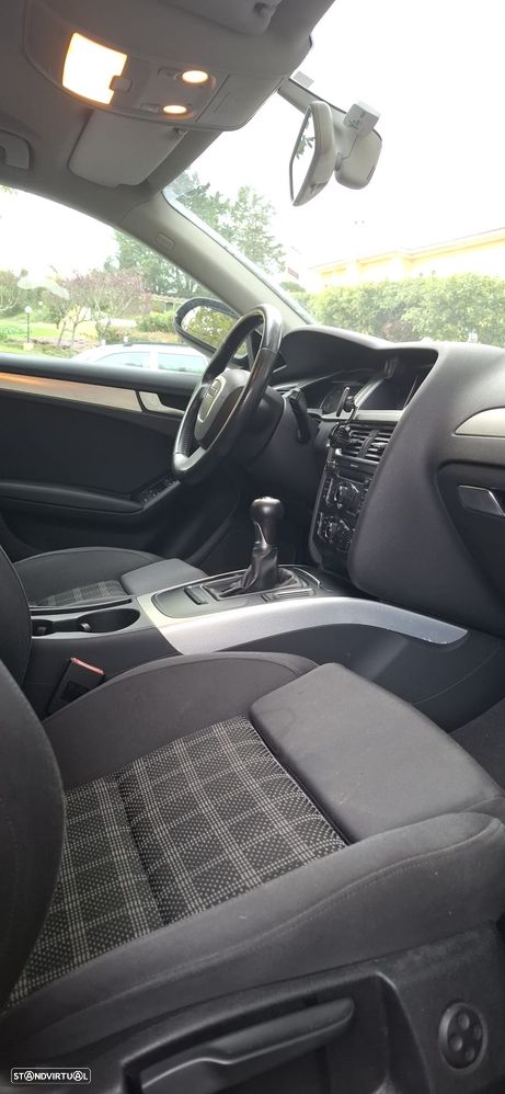 Audi A4 Avant 2.0 TDI Advance - 6