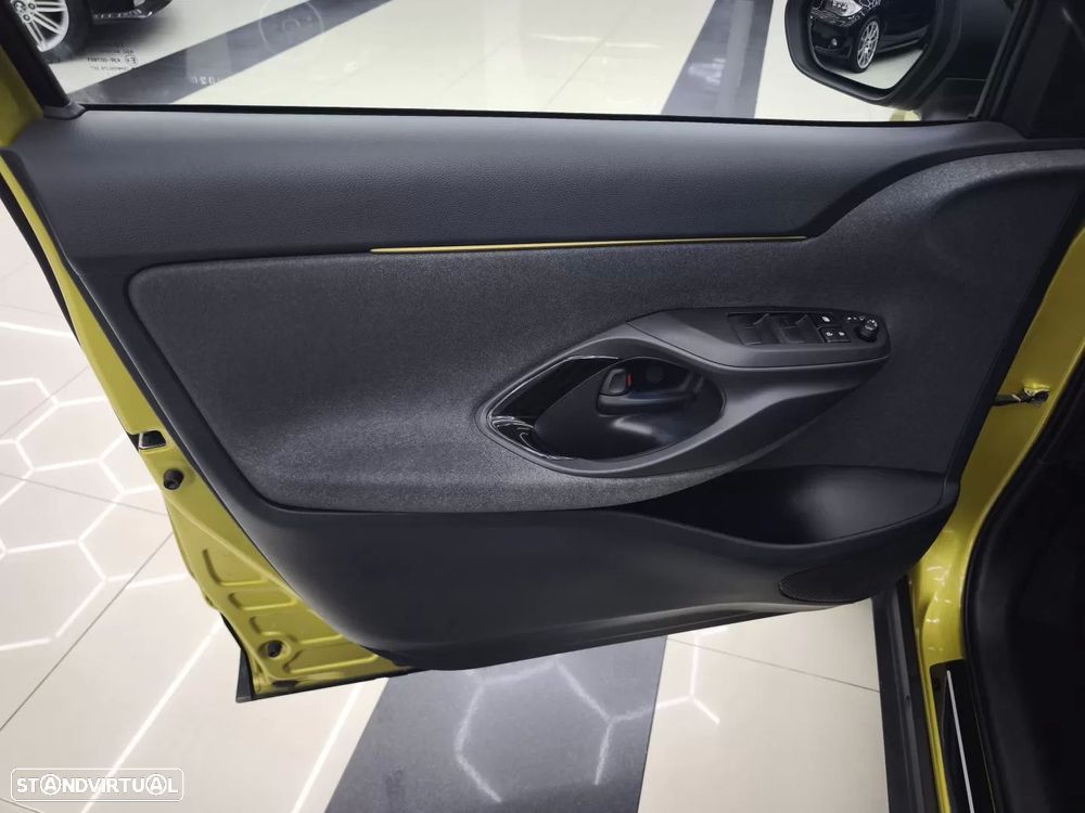 Toyota Yaris Cross 1.5 HDF Premier Edition - 23