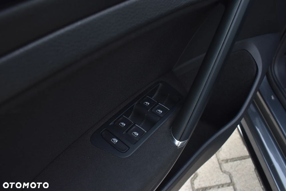Volkswagen Golf VII 1.5 TSI BMT Evo Highline DSG - 23