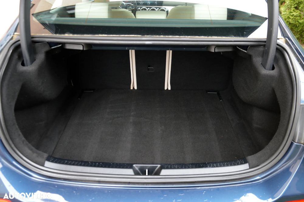 Mercedes-Benz A 180 Sedan 7G-DCT Lim. Special Edition - 9