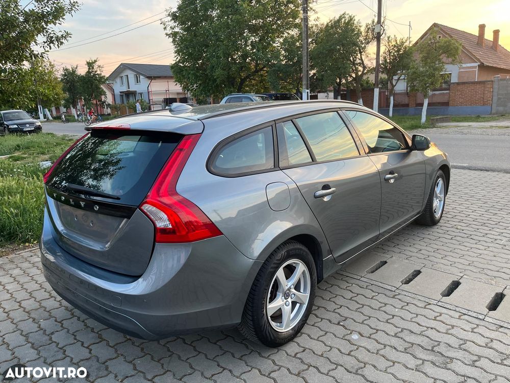 Volvo V60 D2 Momentum - 9