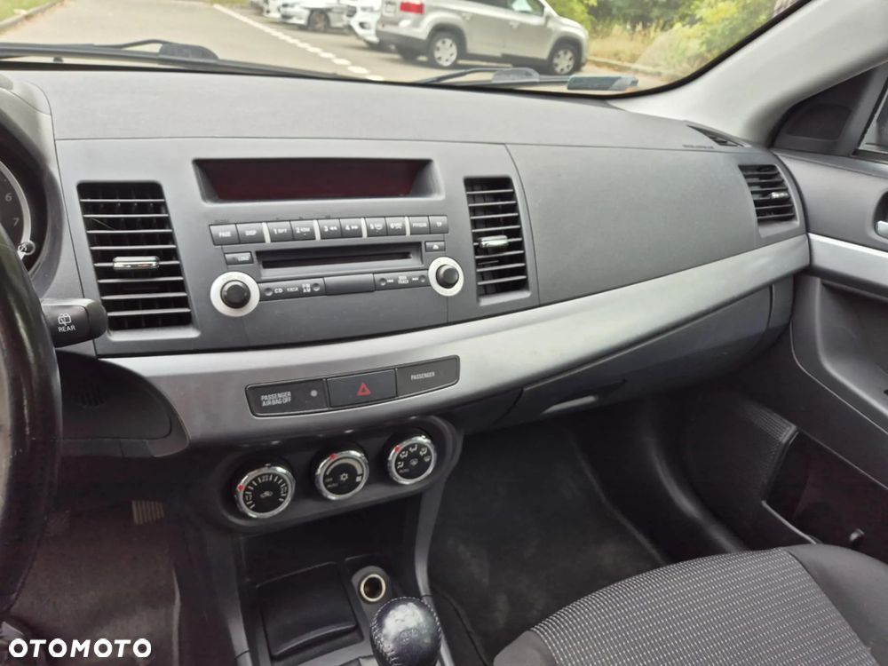 Mitsubishi Lancer - 12