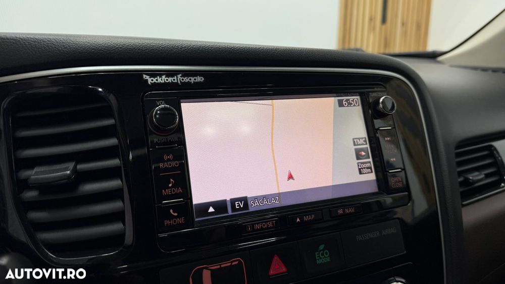 Mitsubishi Outlander 2.0 4WD Plug-In Hybrid - 22