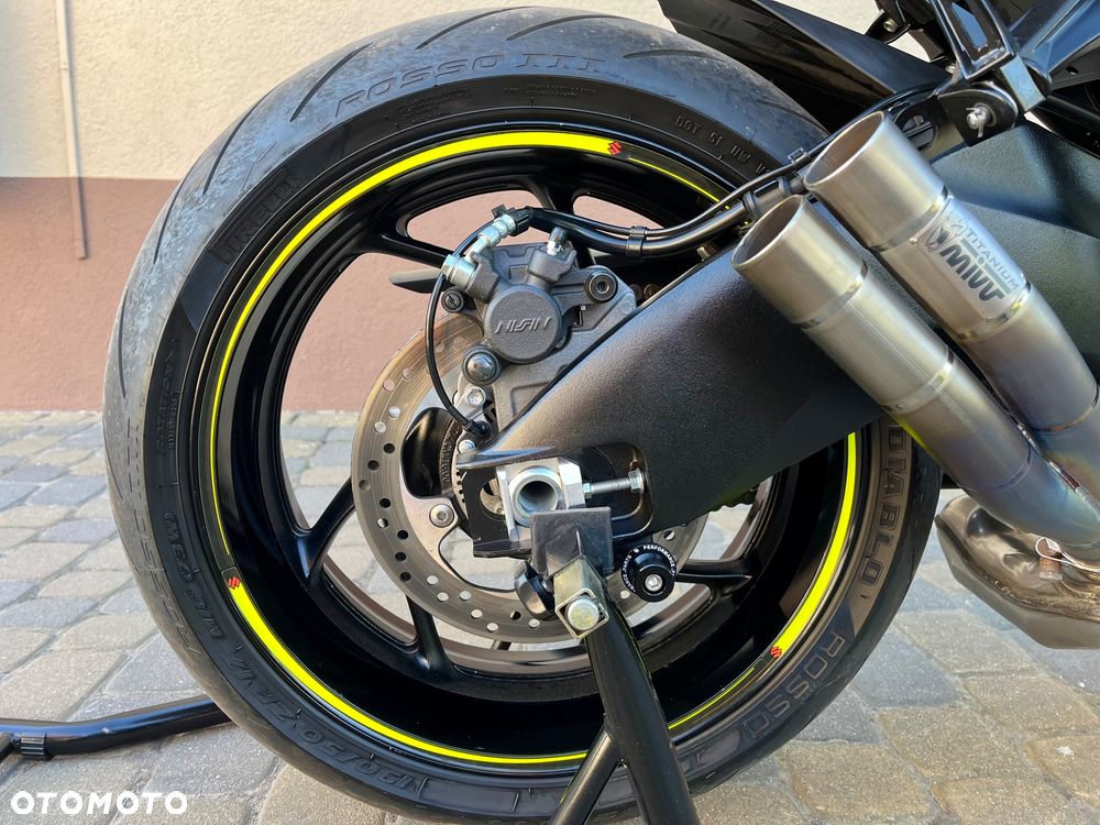 Suzuki GSX - 28