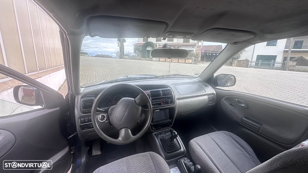 Suzuki Grand Vitara Metal Top 2.0 TDi - 12