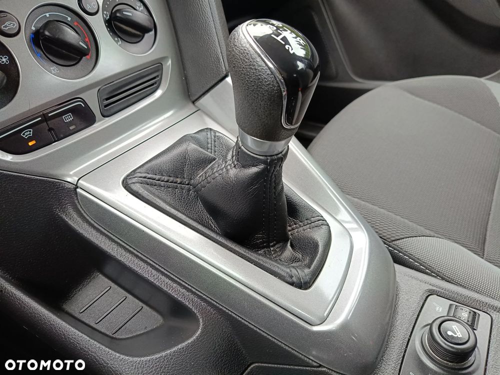 Ford Focus 1.6 Ambiente - 12