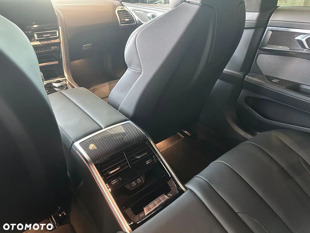 BMW Seria 8 - 23