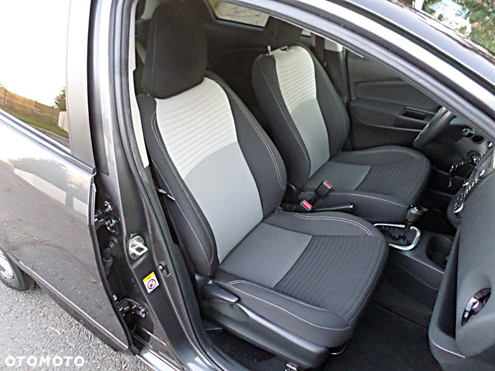 Toyota Yaris - 24