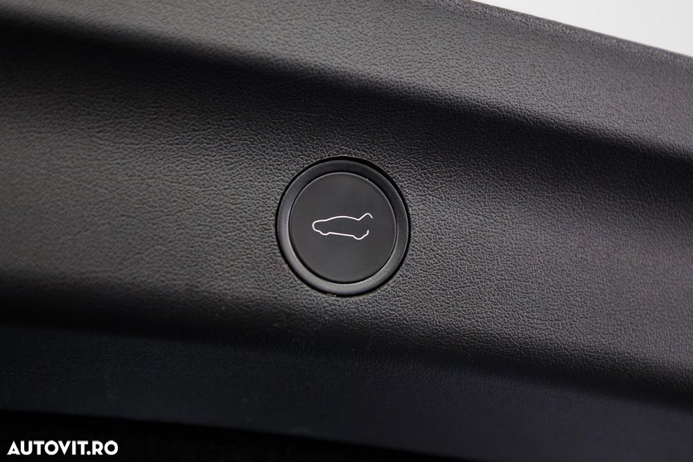Tesla Model Y Long Range Dual Motor AWD - 32