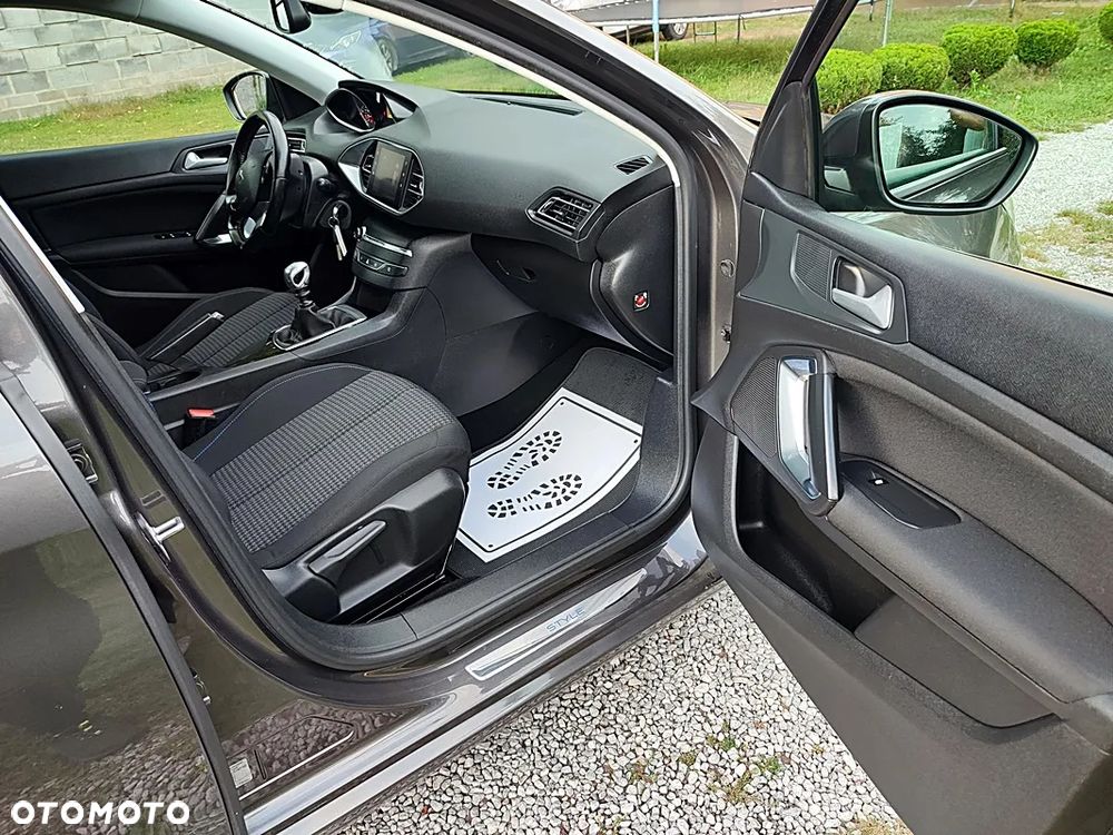 Peugeot 308 SW PureTech 110 Stop & Start Style - 23