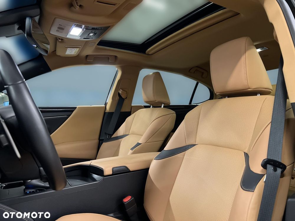 Lexus ES 300h Business Edition - 21