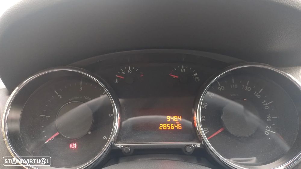 Peugeot 5008 1.6 E-HDi 7L Allure 2-Tronic - 7
