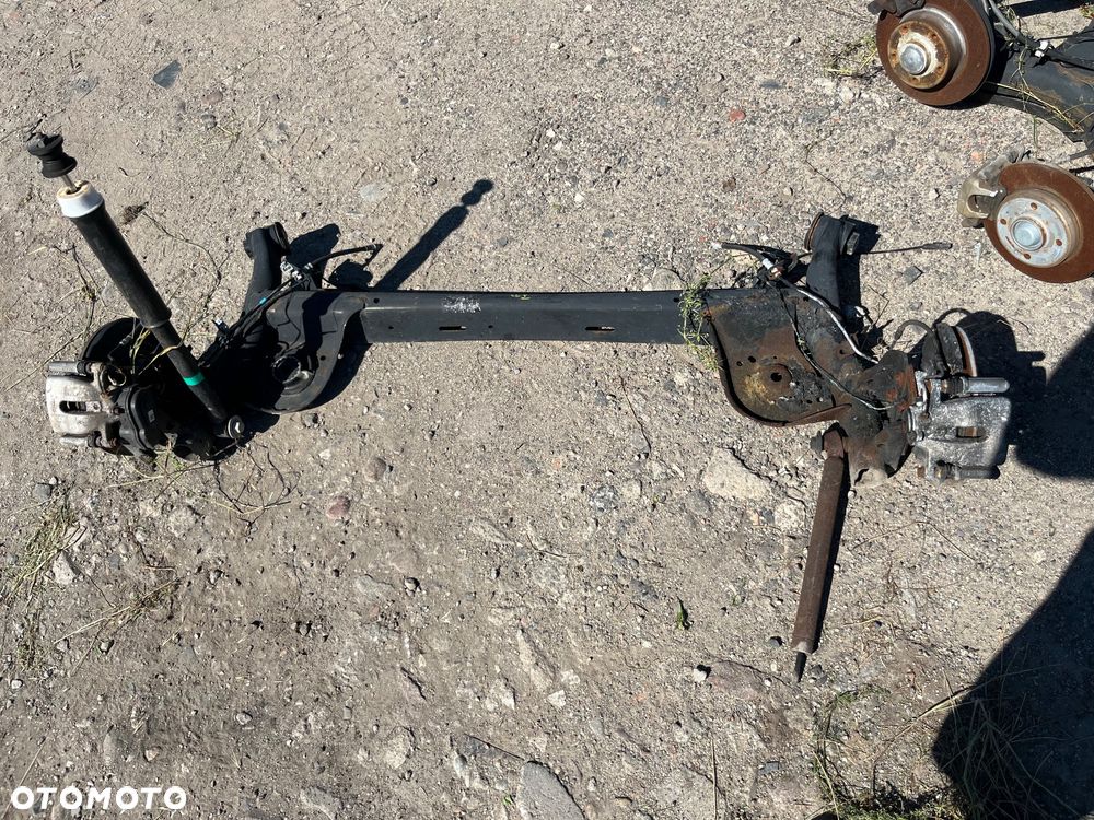 Tylna belka oś zawieszenie Renault Clio V LIFT E-TECH HYBRYDA