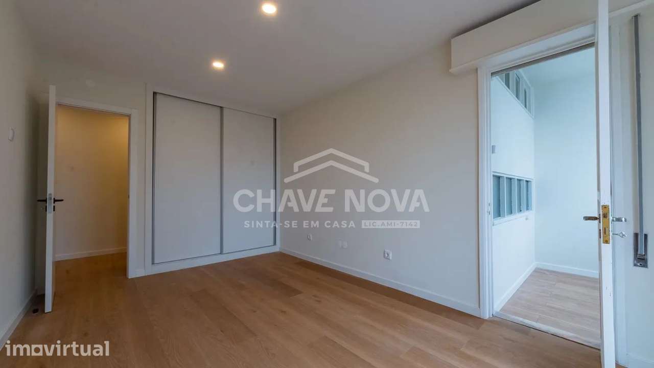 T2 c/ Varanda no Largo Soares dos Reis, Vila Nova de Gaia - Grande imagem: 5/37