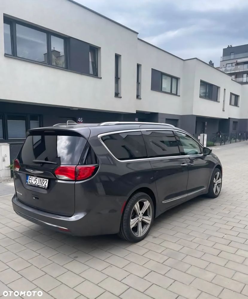 Chrysler Pacifica - 4