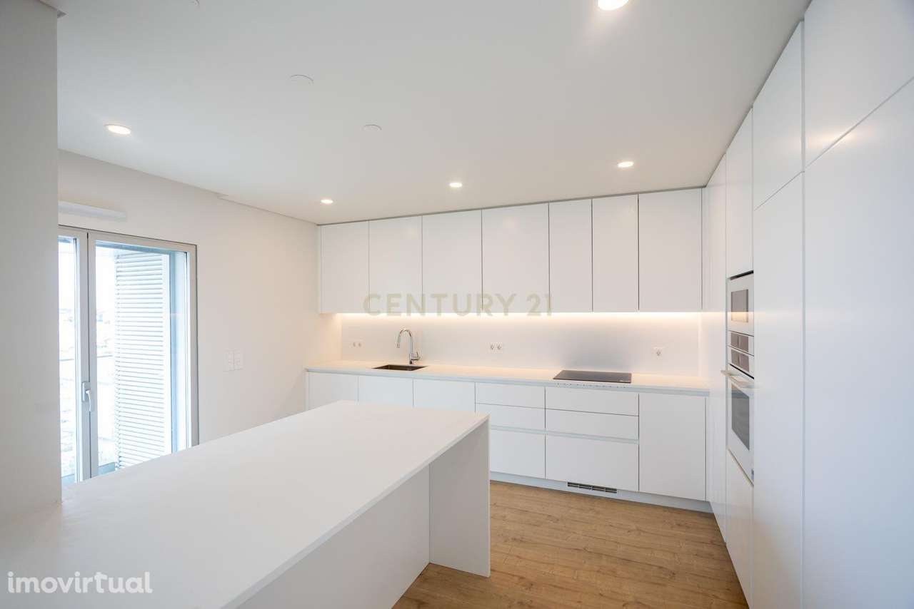 Apartamento T4 com estacionamento e piscina - Areeiro - Grande imagem: 2/17