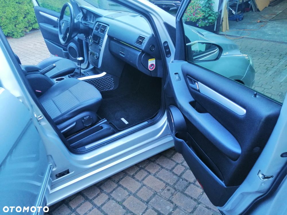 Mercedes-Benz Klasa B 200 - 19
