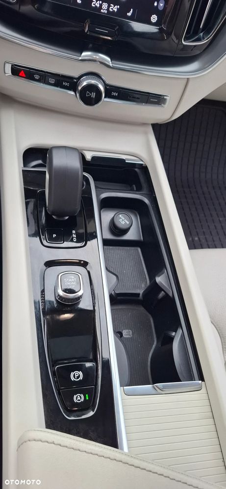 Volvo XC 60 T8 Plug-In Hybrid AWD Ultra Dark - 19