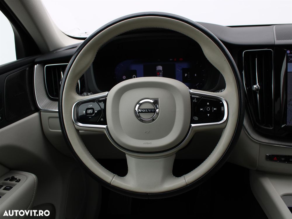 Volvo XC 60 B4 D AWD Plus Bright - 17
