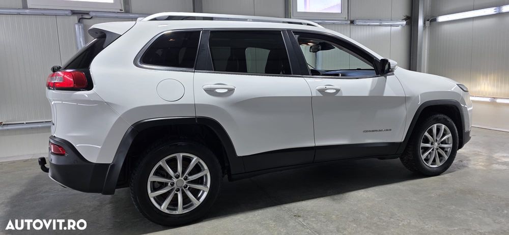 Jeep Cherokee - 35