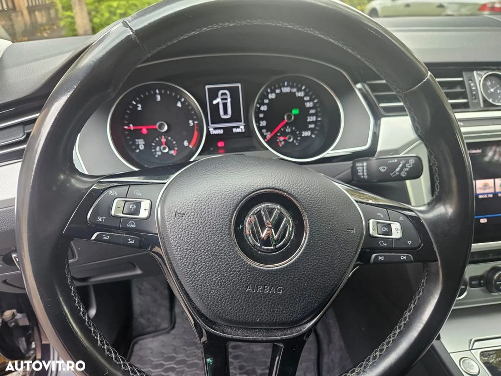 Volkswagen Passat - 8
