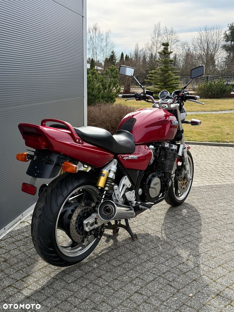 Yamaha XJR - 6