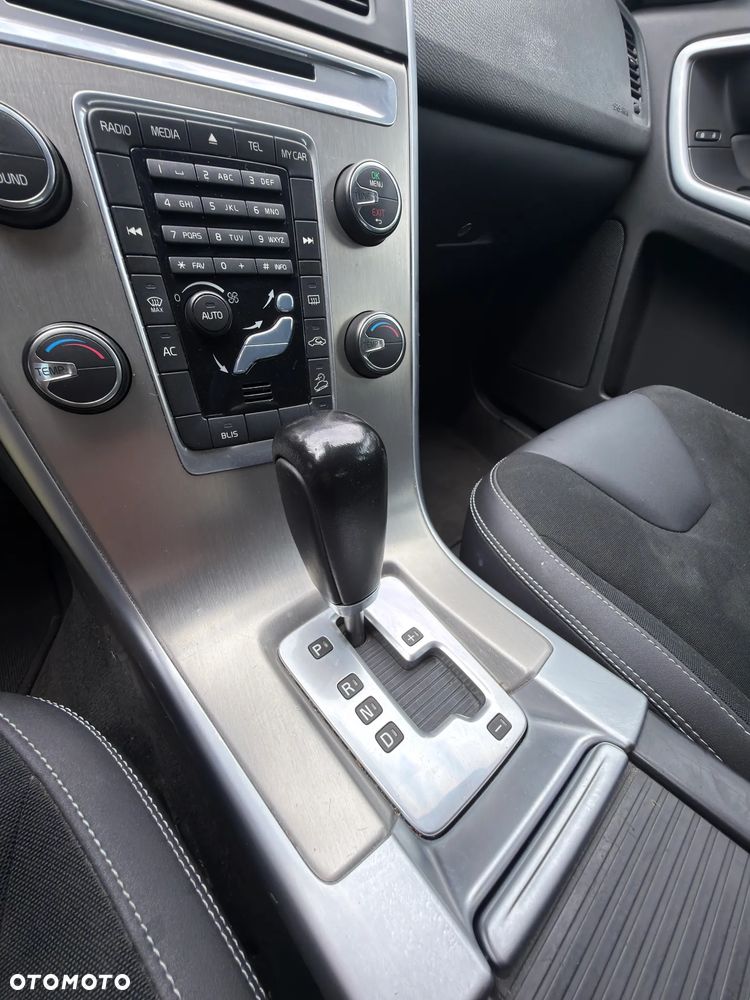 Volvo XC 60 D5 AWD Momentum - 11