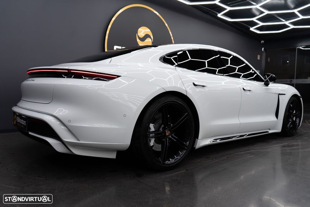 Porsche Taycan Turbo - 10