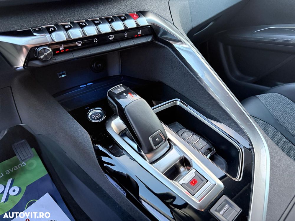 Peugeot 3008 1.2 PureTech Turbo S&S EAT8 Allure - 27