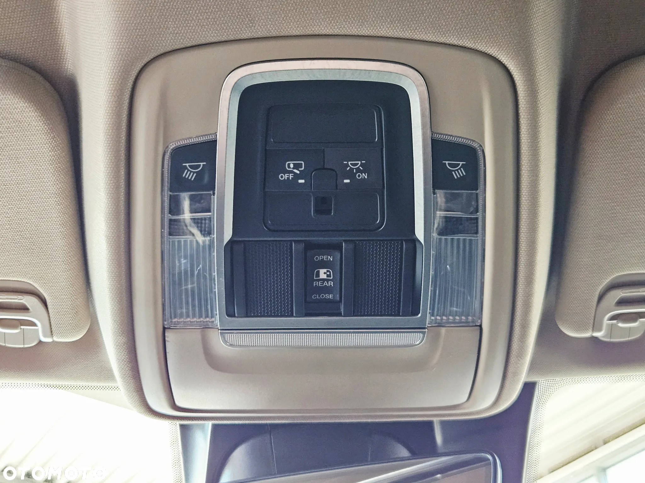 RAM 1500 5.7 Crew Cab Laramie - 25