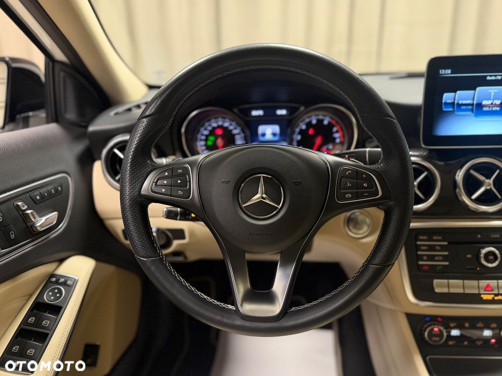 Mercedes-Benz GLA 200 7G-DCT - 10