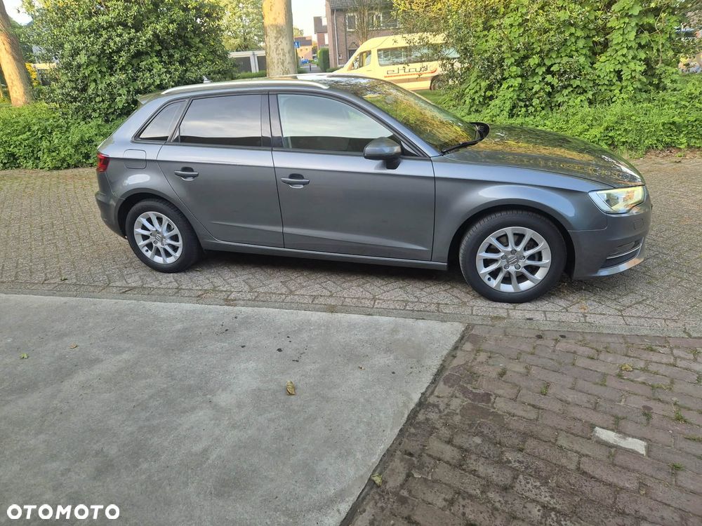 Audi A3 Sportback 1.6 TDI Ambiente - 5